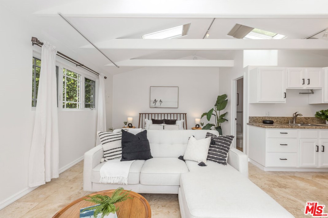 4071 Tivoli Ave, Los Angeles CA  90066-5103 exterior