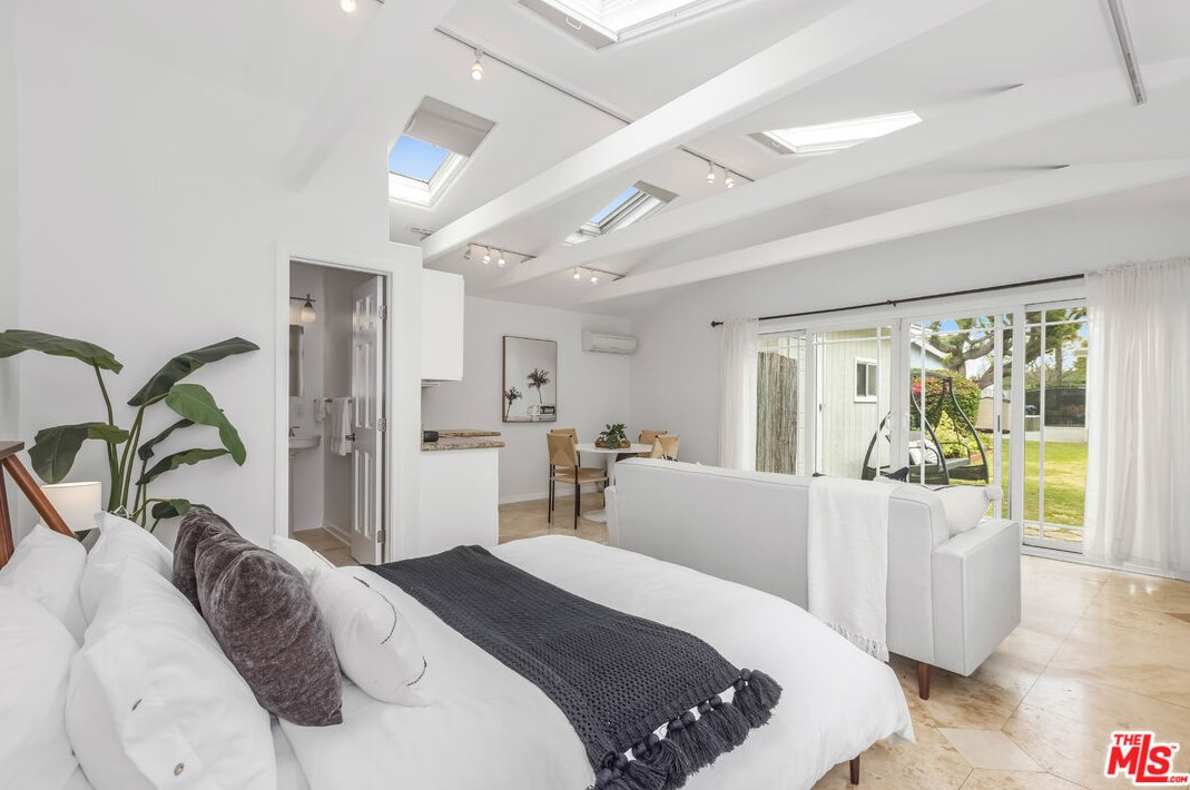 4071 Tivoli Ave, Los Angeles CA  90066-5103 exterior