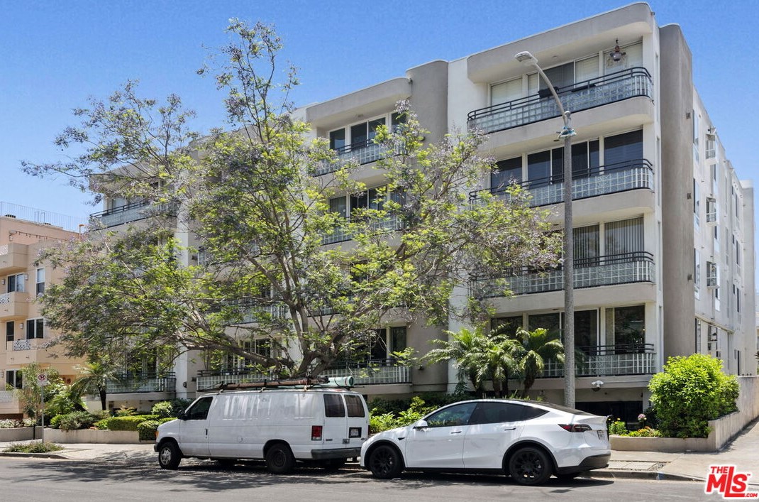1917 Selby Ave, Los Angeles CA  90025-5858 exterior