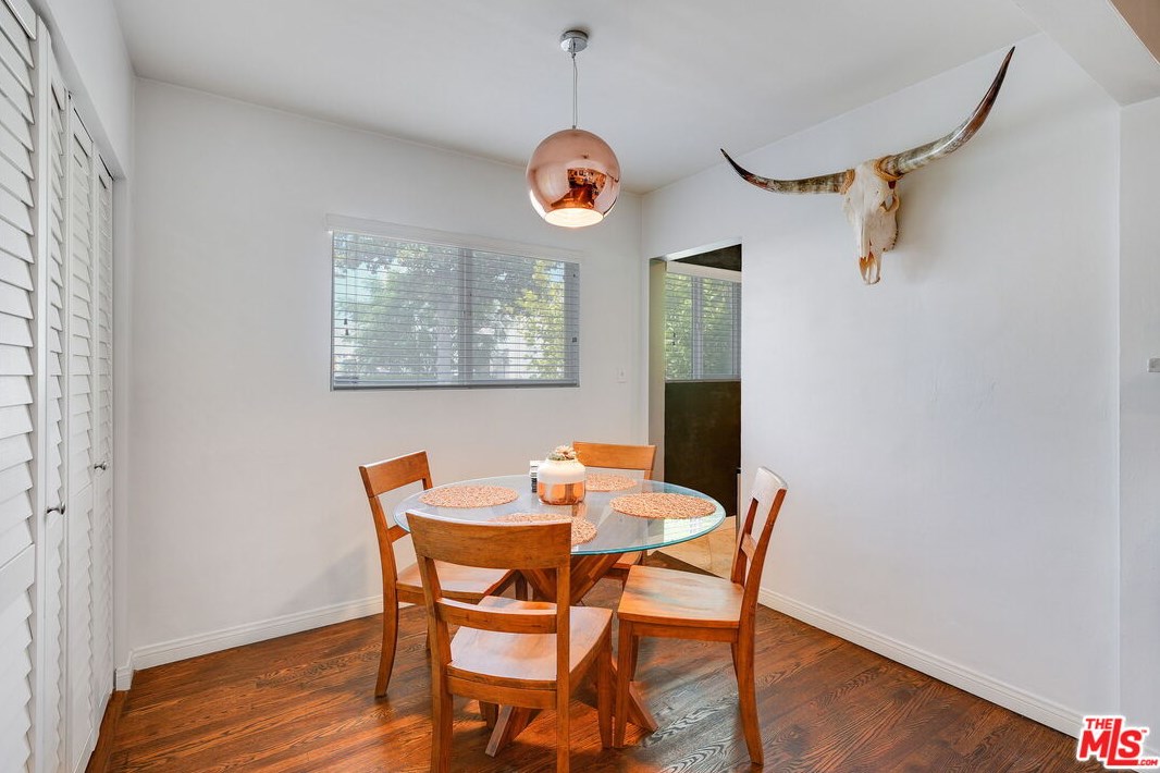 15056 Hartland St, Van Nuys CA 91406-5014 exterior