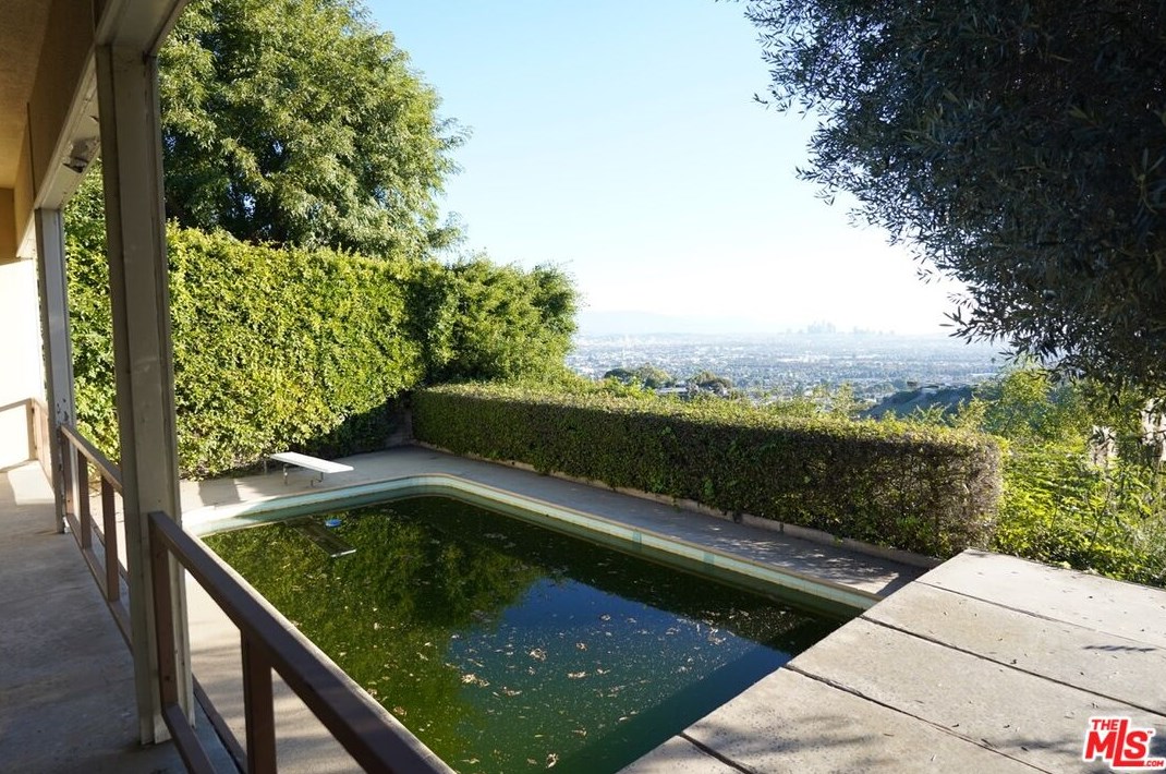 4138 Mantova Dr, Los Angeles CA  90008-1129 exterior