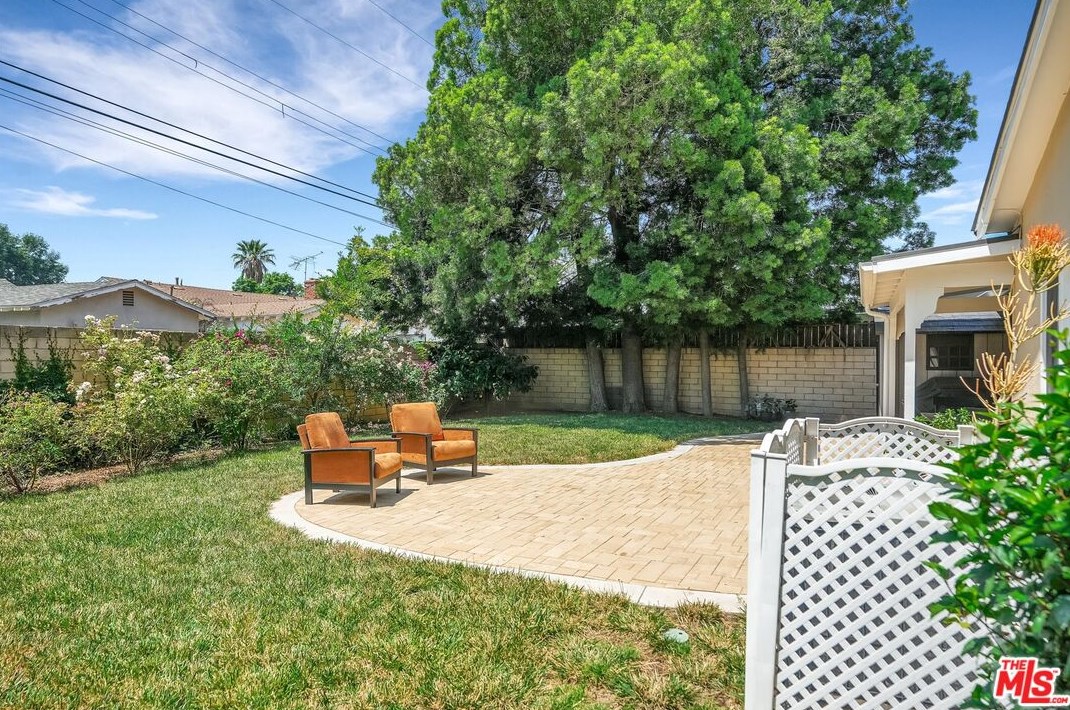 16810 Minnehaha St, San Fernando CA  91344-5920 exterior