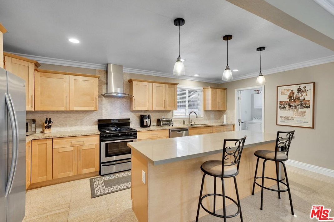16810 Minnehaha St, San Fernando CA  91344-5920 exterior