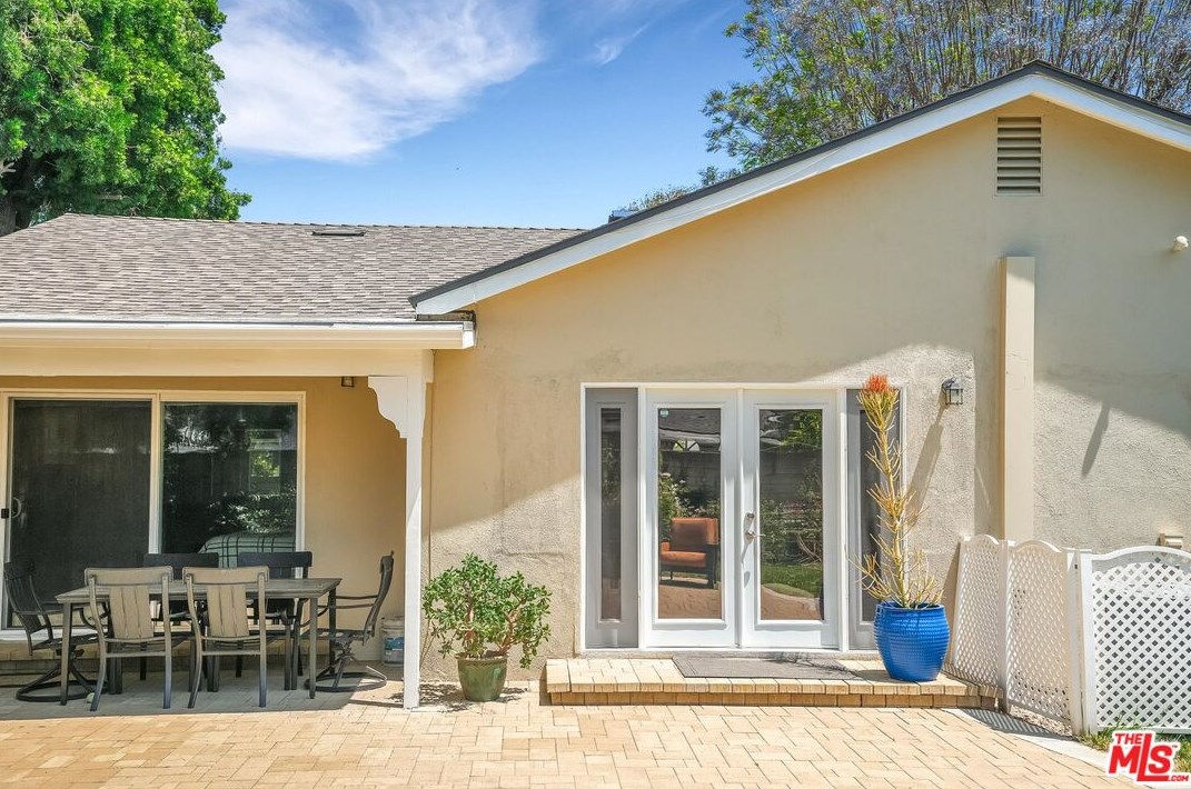 16810 Minnehaha St, San Fernando CA  91344-5920 exterior
