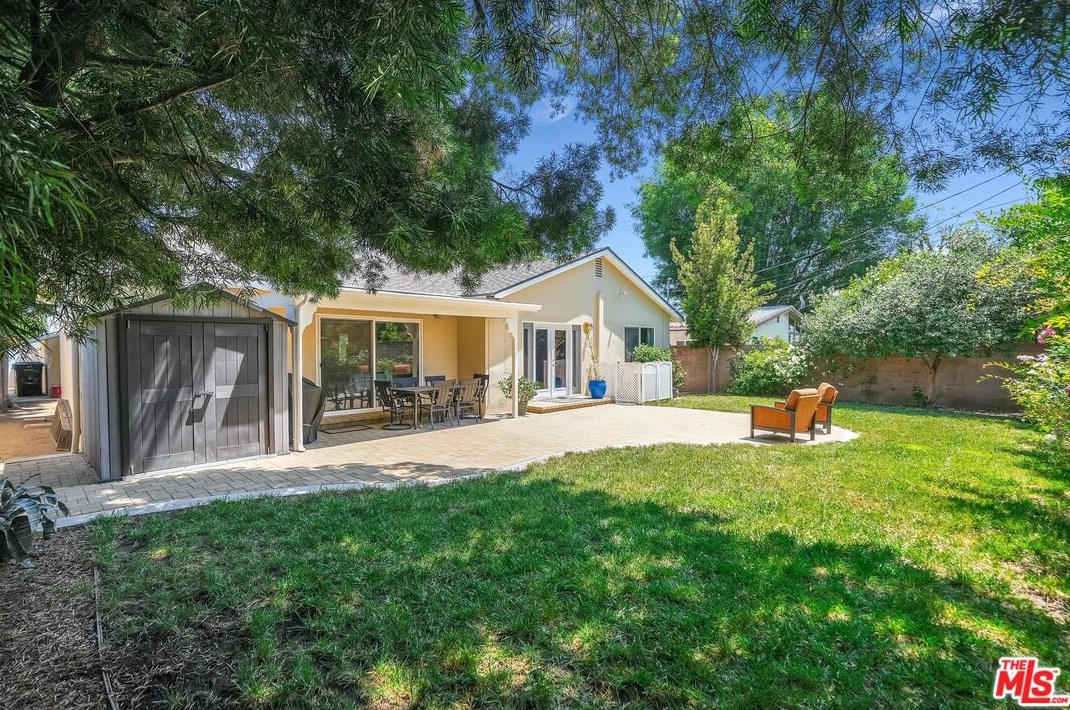 16810 Minnehaha St, San Fernando CA  91344-5920 exterior