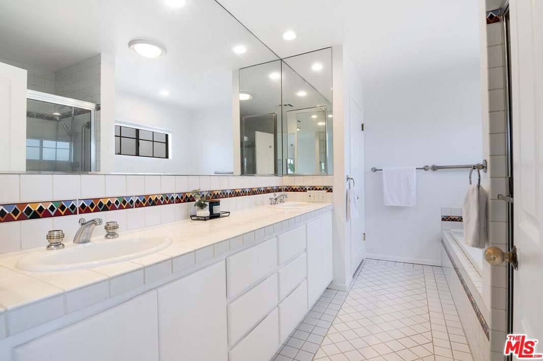 9410 Hargis St, Los Angeles CA  90034-1849 exterior