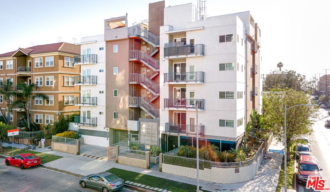 903 New Hampshire Ave, Los Angeles CA  90006-1605 exterior