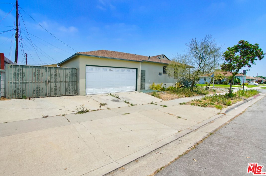 145 124th St, Los Angeles CA  90044-3809 exterior