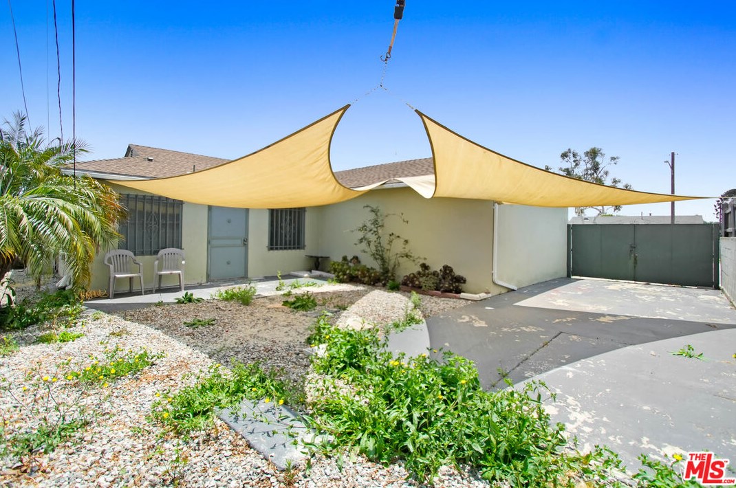 145 124th St, Los Angeles CA  90044-3809 exterior