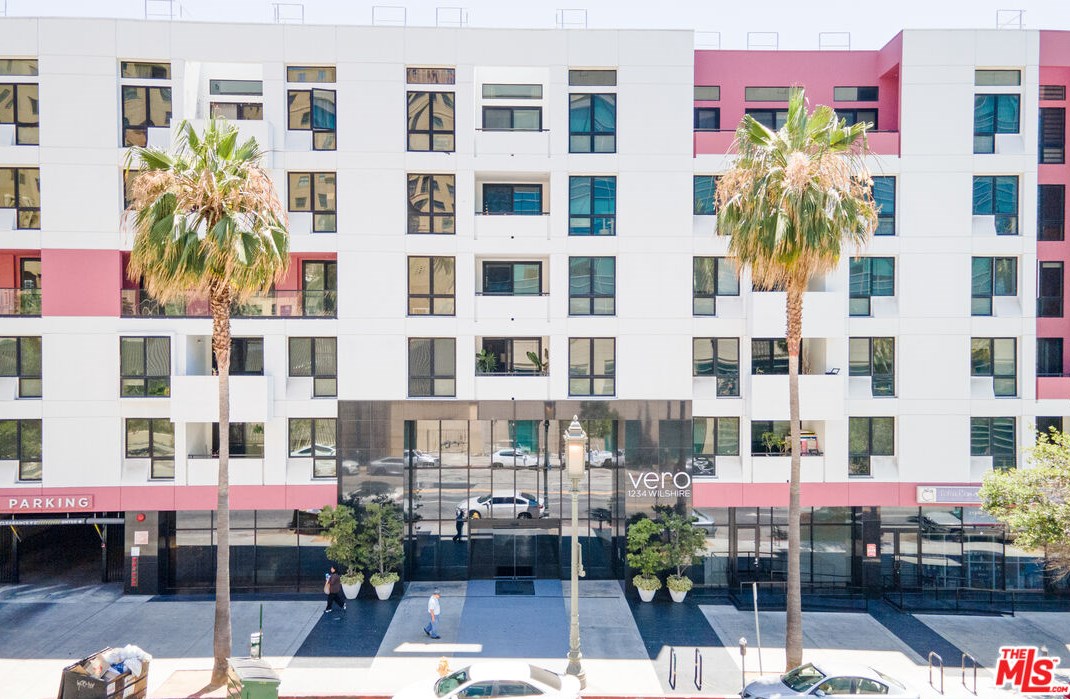 1234 Wilshire Blvd, Los Angeles CA  90017-1970 exterior