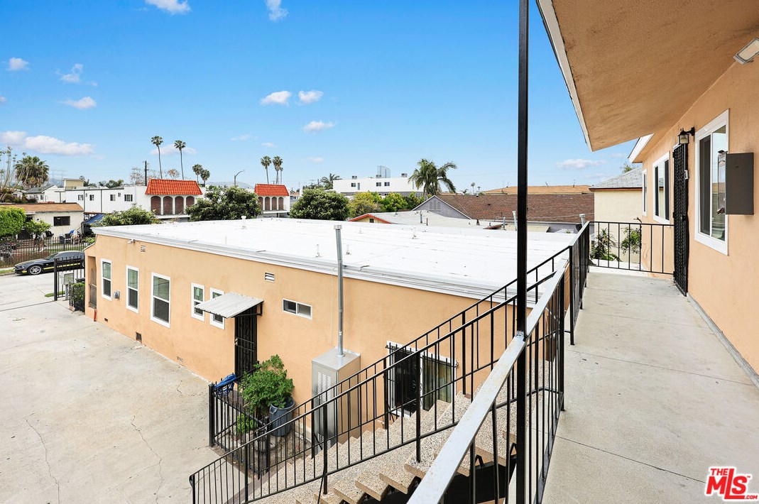 5439 Carlin St, Los Angeles CA  90016-3341 exterior