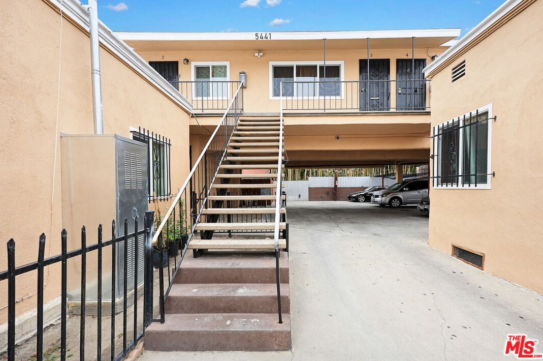 5439 Carlin St, Los Angeles CA  90016-3341 exterior