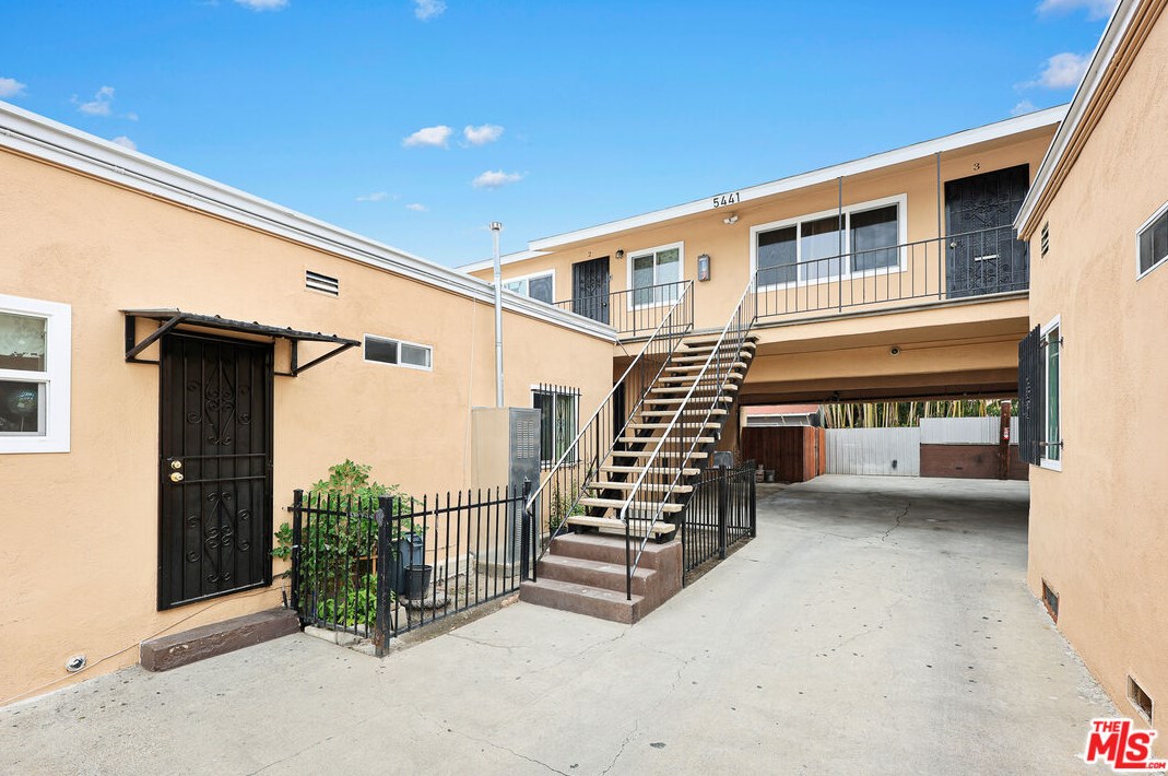 5439 Carlin St, Los Angeles CA  90016-3341 exterior