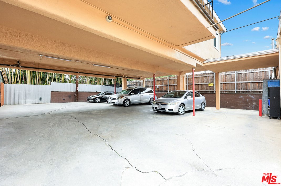 5439 Carlin St, Los Angeles CA  90016-3341 exterior