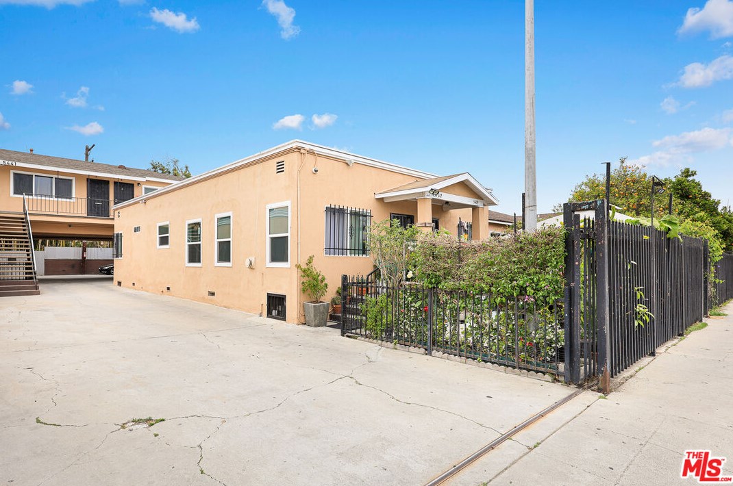 5439 Carlin St, Los Angeles CA  90016-3341 exterior