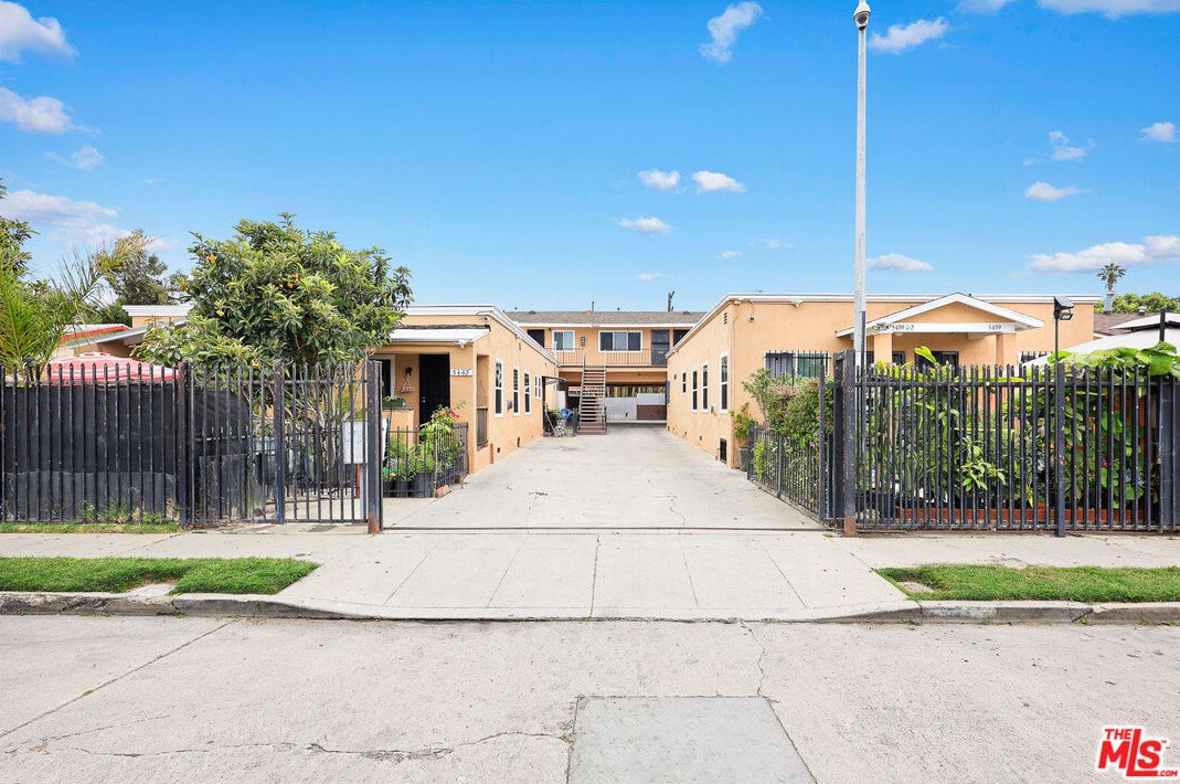 5439 Carlin St, Los Angeles CA  90016-3317 exterior