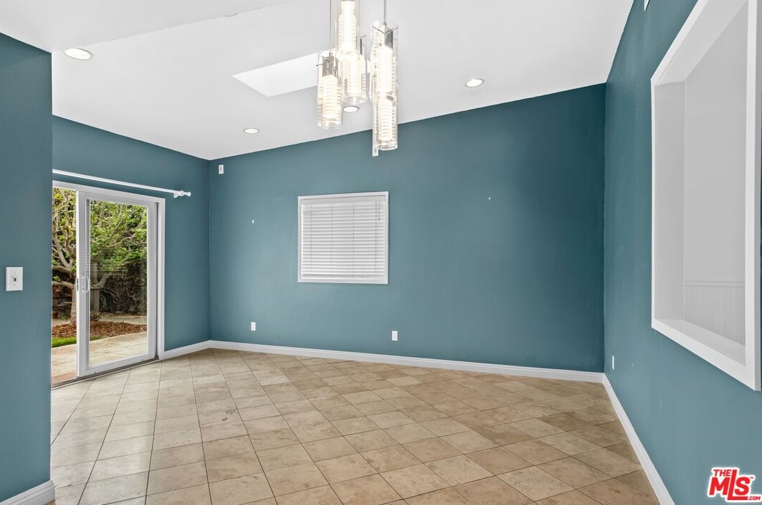 7619 Midfield Ave, Los Angeles CA  90045-3233 exterior