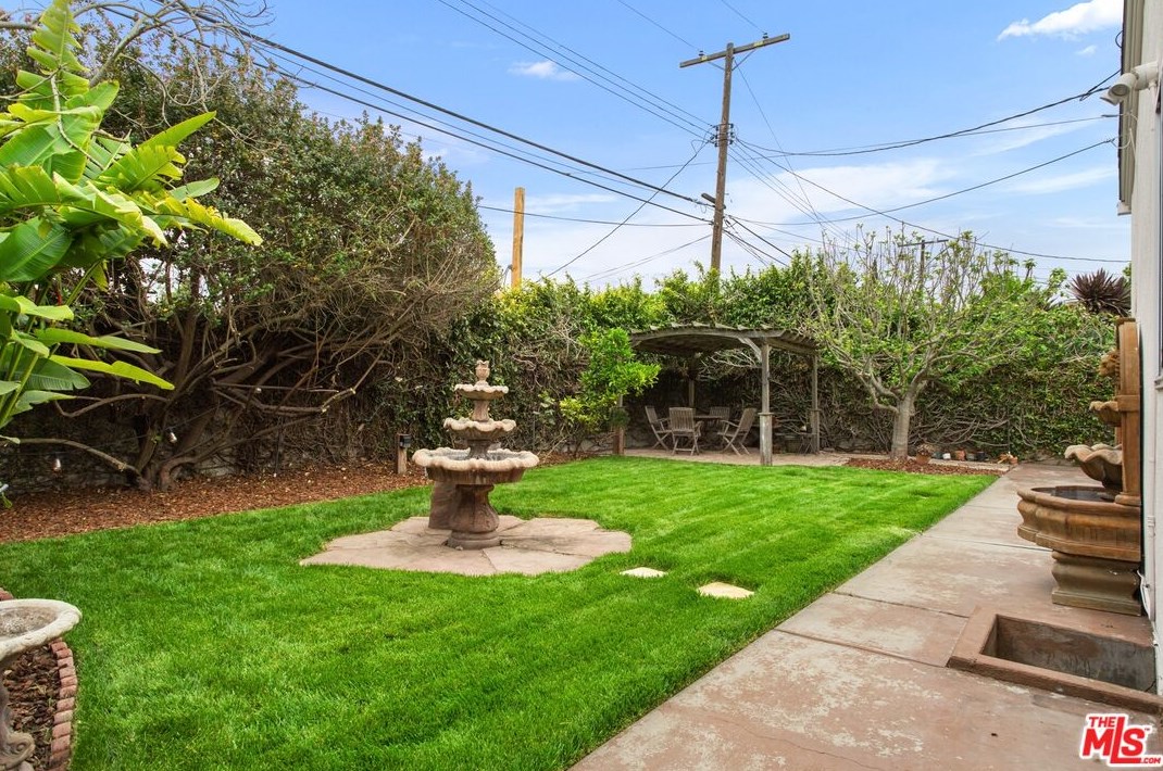 7619 Midfield Ave, Los Angeles CA  90045-3233 exterior