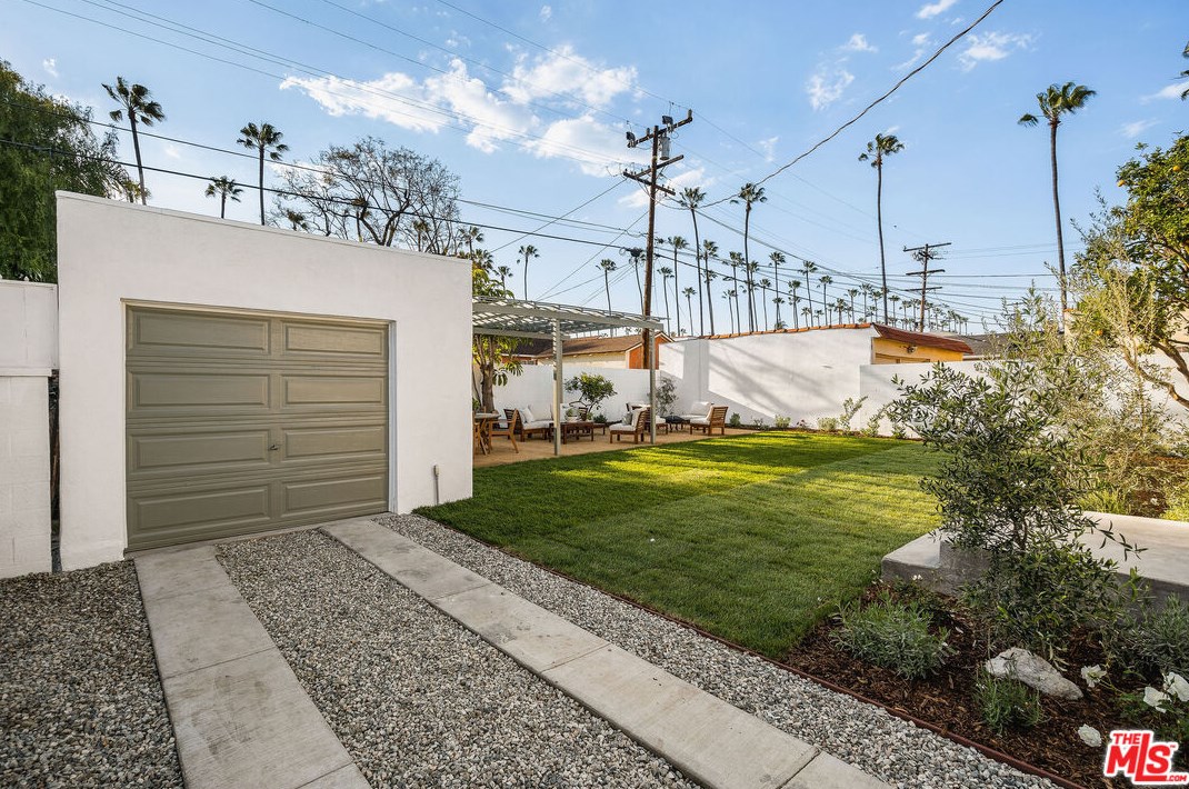 5715 Mullen Ave, Los Angeles CA  90043-2328 exterior
