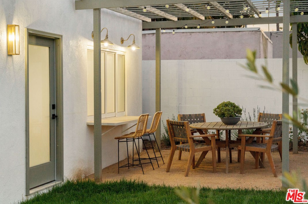 5715 Mullen Ave, Los Angeles CA  90043-2328 exterior