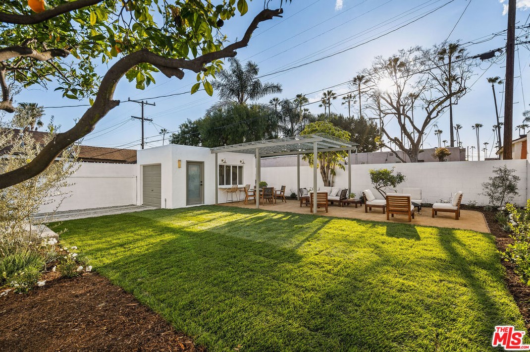 5715 Mullen Ave, Los Angeles CA  90043-2328 exterior