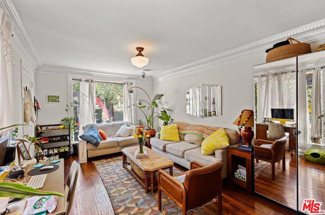 3043 Berkeley Ave, Los Angeles CA  90026-1627 exterior