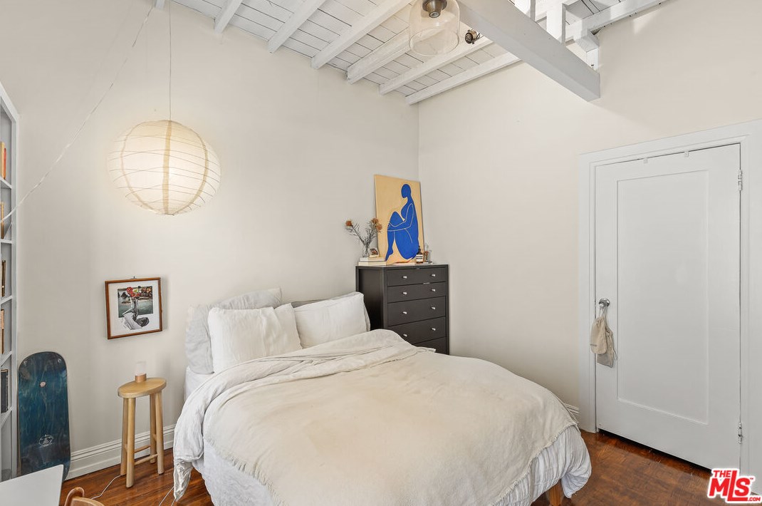 3043 Berkeley Ave, Los Angeles CA  90026-1627 exterior