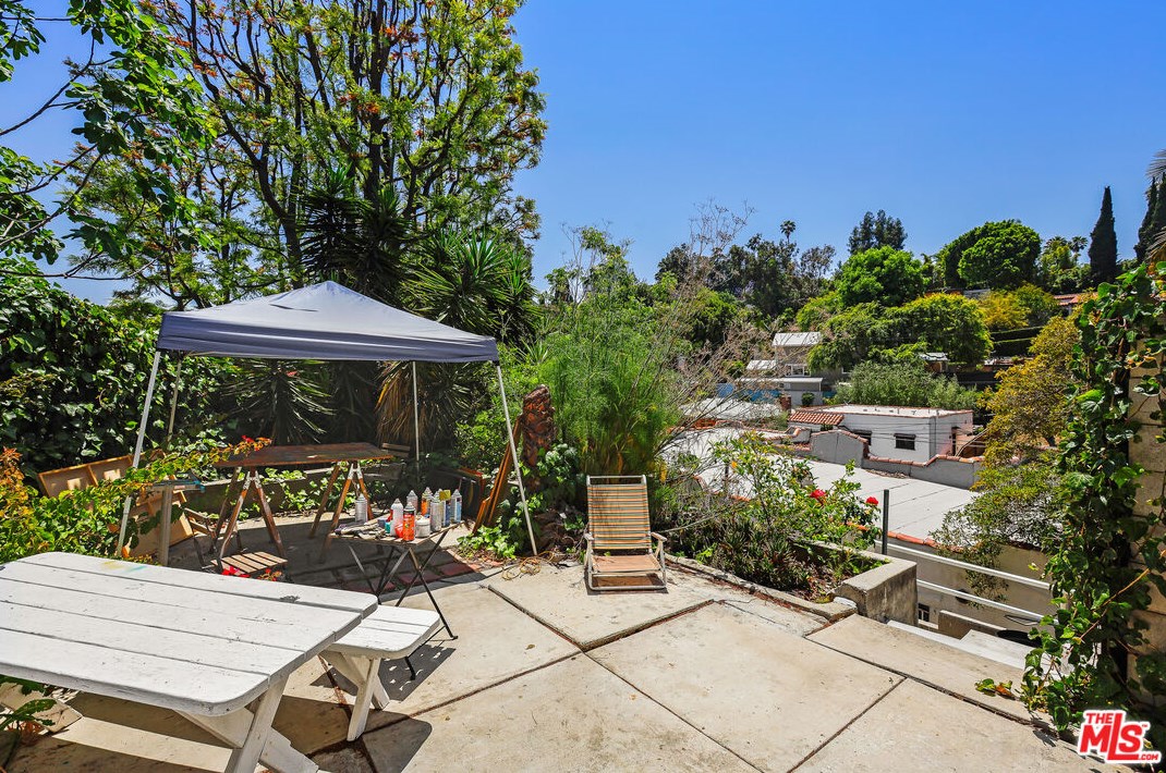 3043 Berkeley Ave, Los Angeles CA  90026-1627 exterior