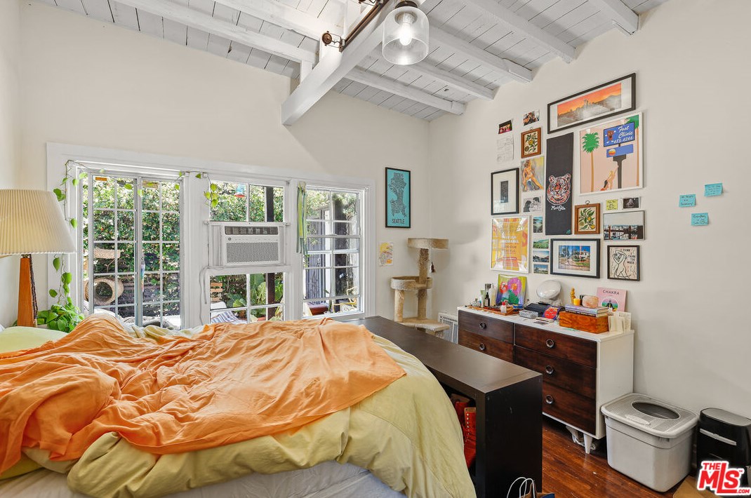 3043 Berkeley Ave, Los Angeles CA  90026-1627 exterior