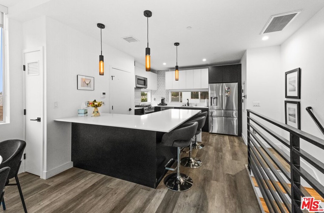 421 Wilton Pl, Los Angeles CA  90004-1620 exterior
