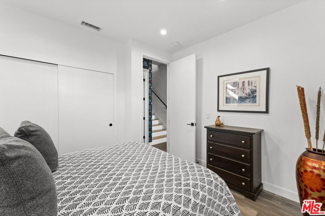 421 Wilton Pl, Los Angeles CA  90004-1620 exterior