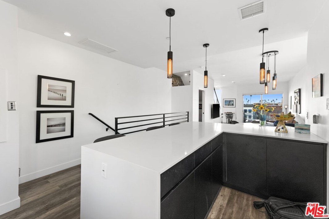 421 Wilton Pl, Los Angeles CA  90004-1620 exterior