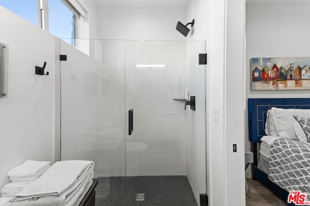 421 Wilton Pl, Los Angeles CA  90004-1620 exterior