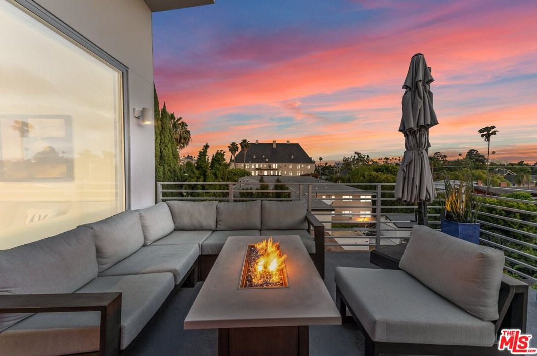 421 Wilton Pl, Los Angeles CA  90004-1620 exterior