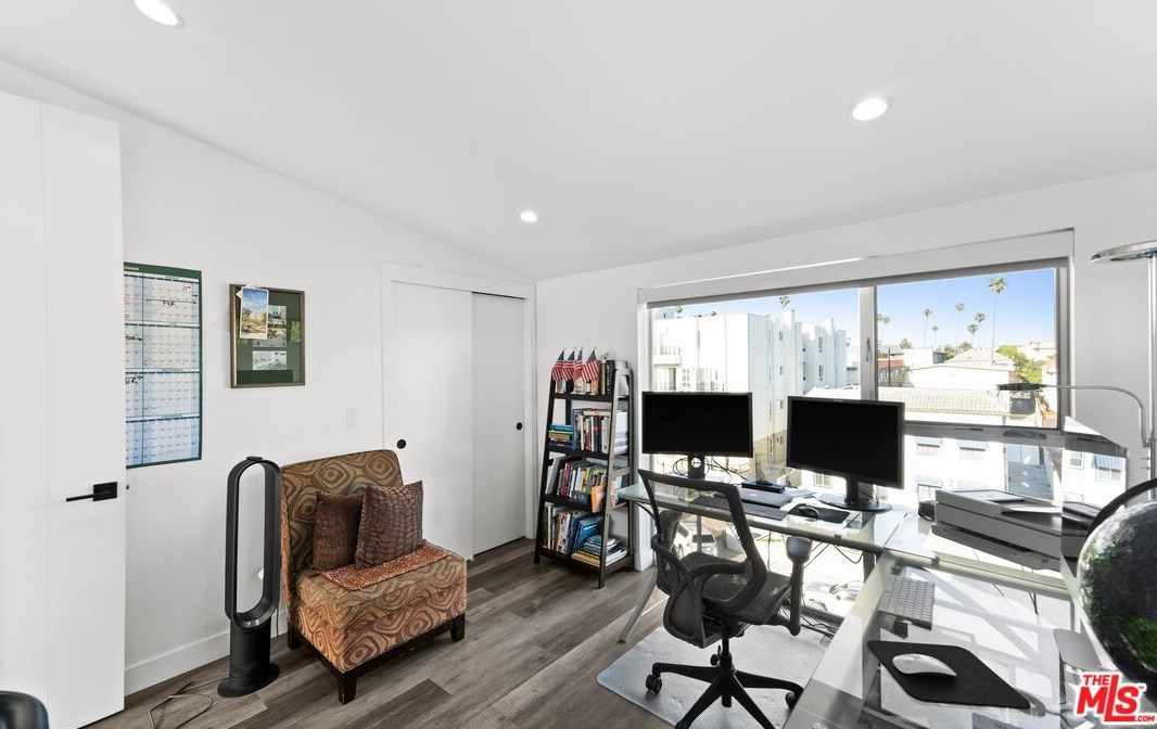 421 Wilton Pl, Los Angeles CA  90004-1620 exterior