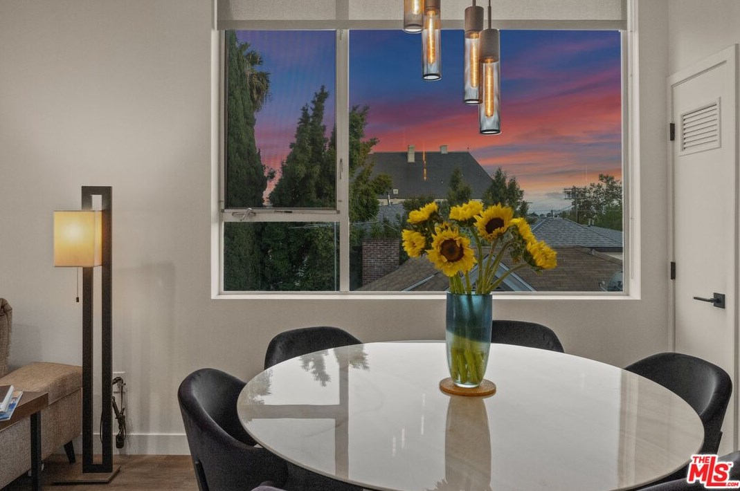 421 Wilton Pl, Los Angeles CA  90004-1620 exterior