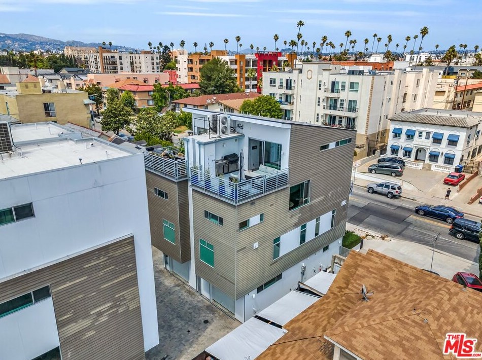421 Wilton Pl, Los Angeles CA  90004-1620 exterior