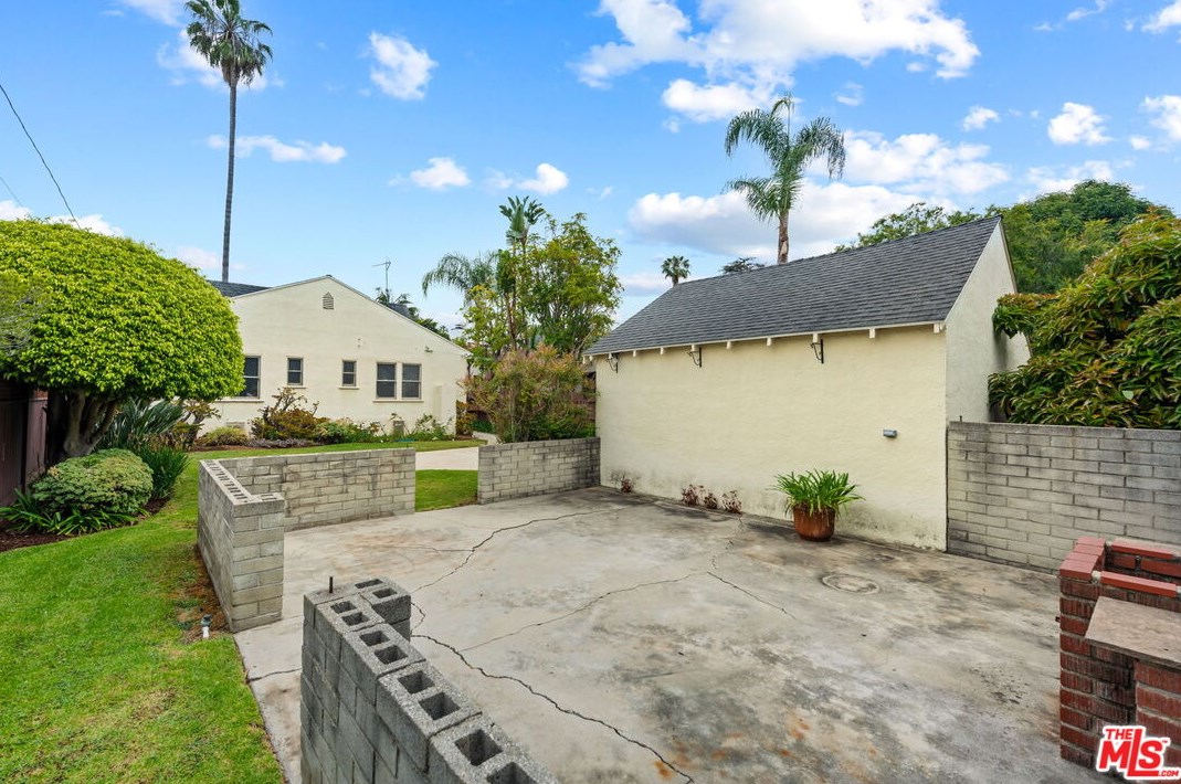 2315 Manning Ave, Los Angeles CA  90064-2207 exterior