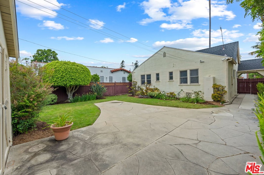 2315 Manning Ave, Los Angeles CA  90064-2207 exterior