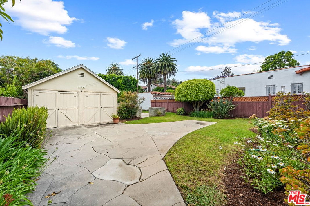 2315 Manning Ave, Los Angeles CA  90064-2207 exterior
