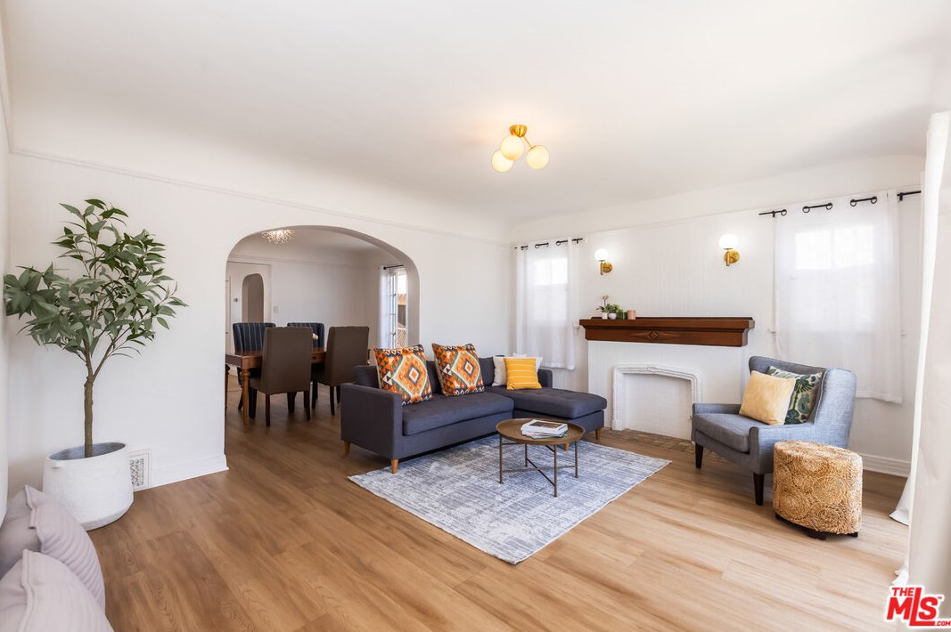 1365 Keniston Ave, Los Angeles CA  90043-3711 exterior