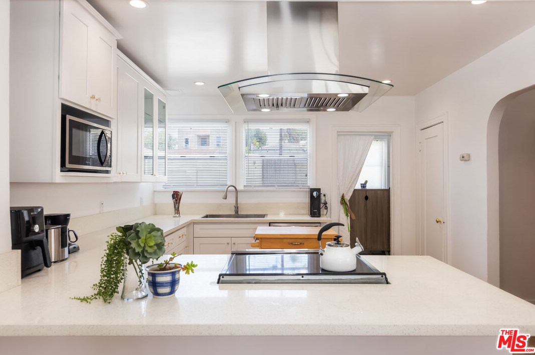 1365 Keniston Ave, Los Angeles CA  90043-3711 exterior