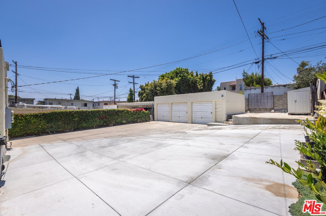 1365 Keniston Ave, Los Angeles CA  90043-3711 exterior