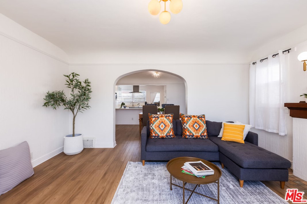 1365 Keniston Ave, Los Angeles CA  90043-3711 exterior