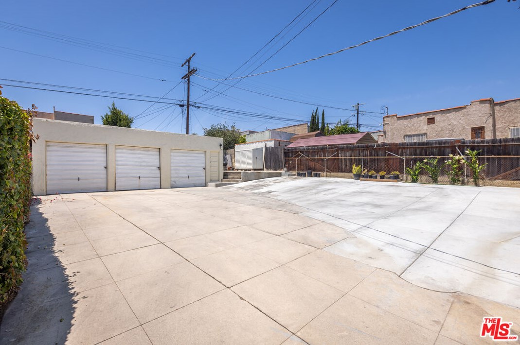 1365 Keniston Ave, Los Angeles CA  90043-3711 exterior