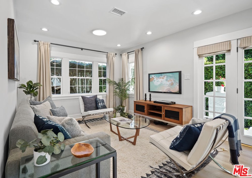 1903 Berkeley Ave, Los Angeles CA  90026-2567 exterior