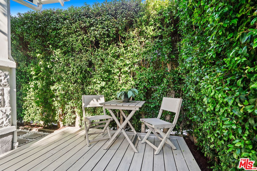 1903 Berkeley Ave, Los Angeles CA  90026-2567 exterior