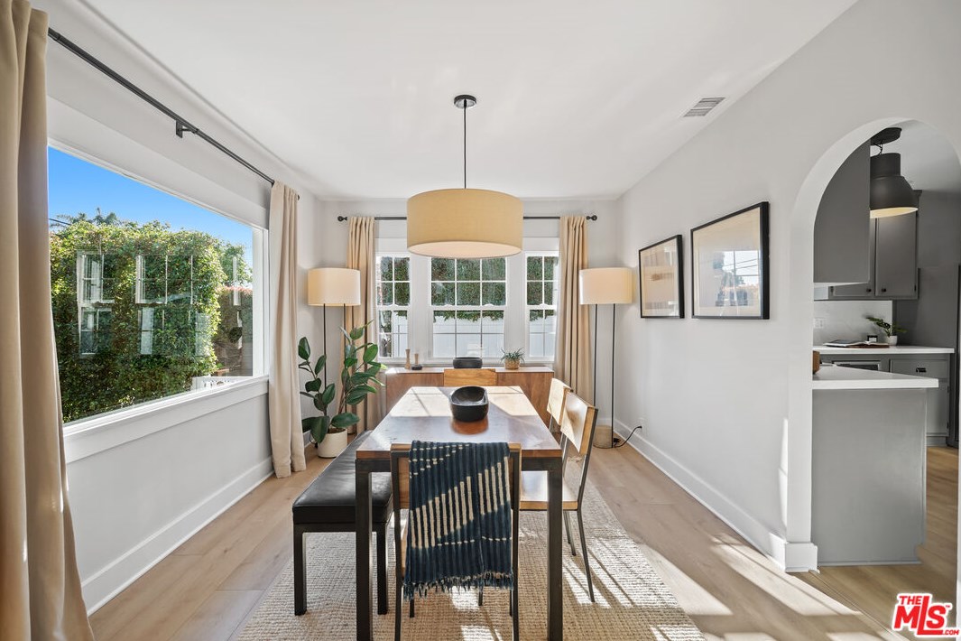 1903 Berkeley Ave, Los Angeles CA  90026-2567 exterior