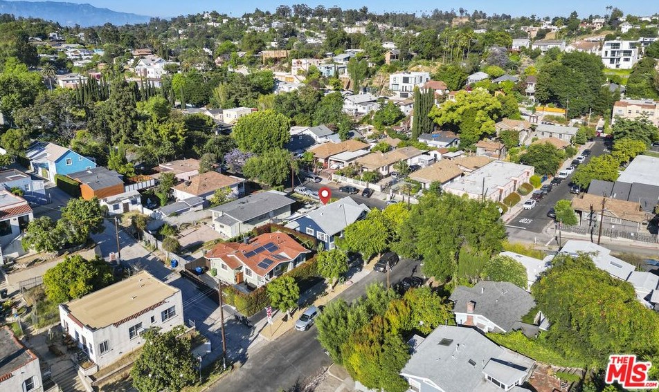 1903 Berkeley Ave, Los Angeles CA  90026-2567 exterior