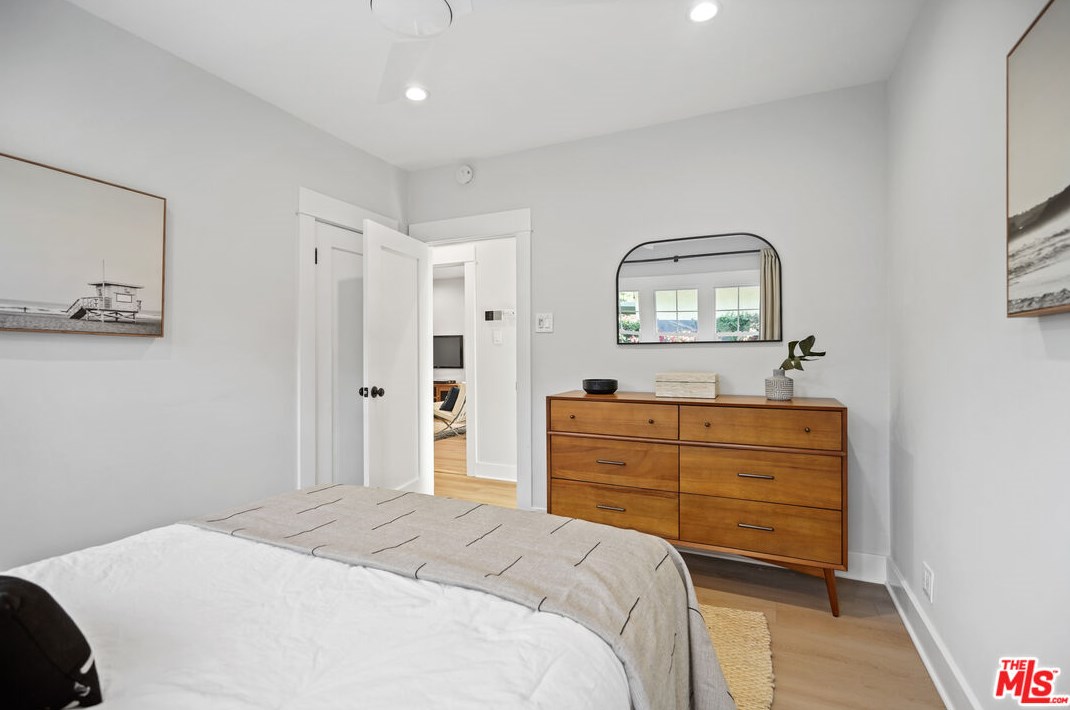 1903 Berkeley Ave, Los Angeles CA  90026-2567 exterior